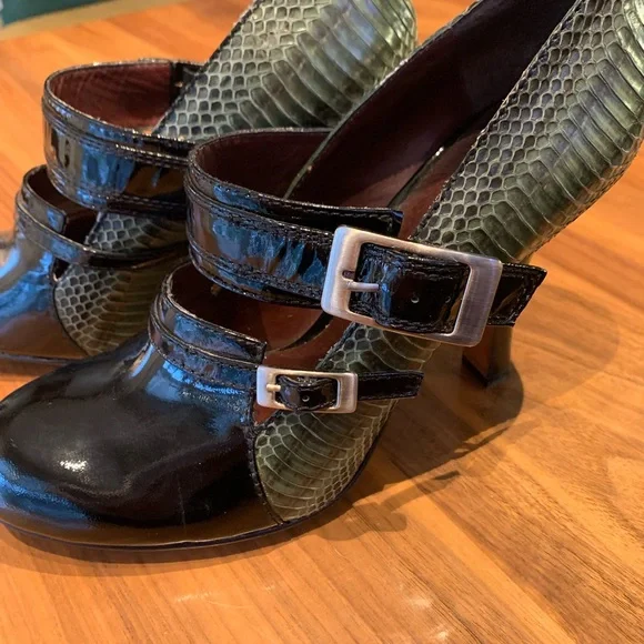 Modern Vintage shoe, Black patent and green snake, EUC, Sz 39, 4 in. heel, . - Picture 4 of 16